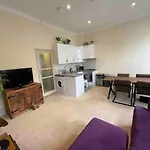 Spacious & Stylish 1-Bed Flat In Primrose Hill