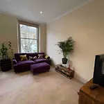 Spacious & Stylish 1-Bed Flat In Primrose Hill