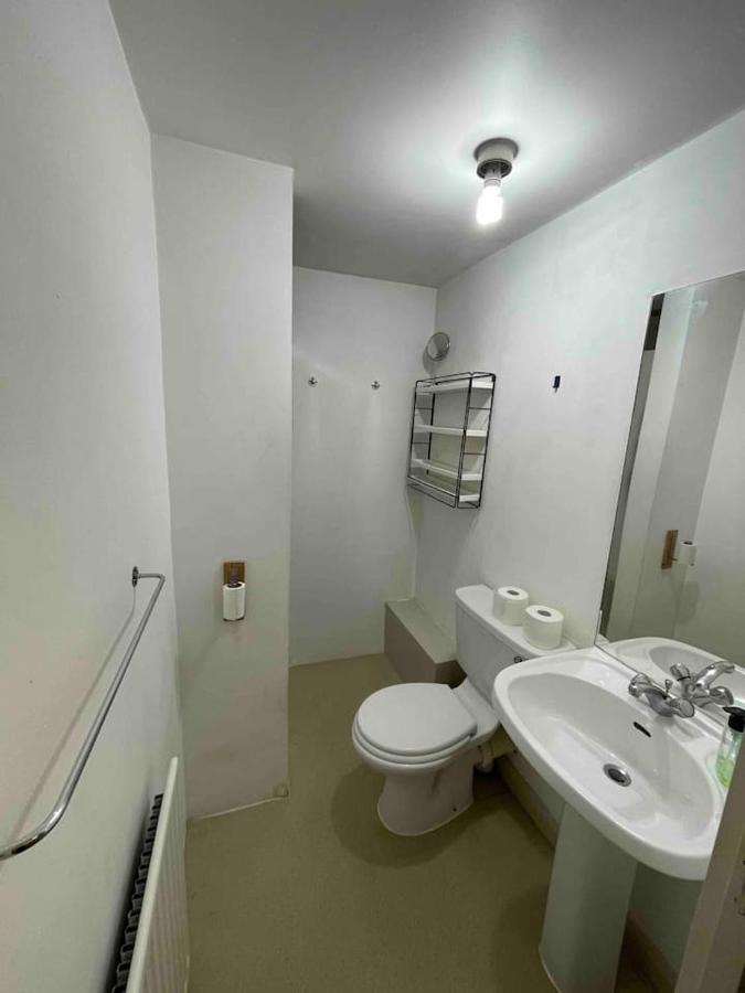 Spacious & Stylish 1-bed Flat In Primrose Hill