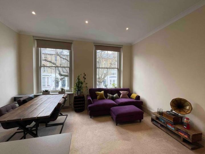 Spacious & Stylish 1-bed Flat In Primrose Hill *